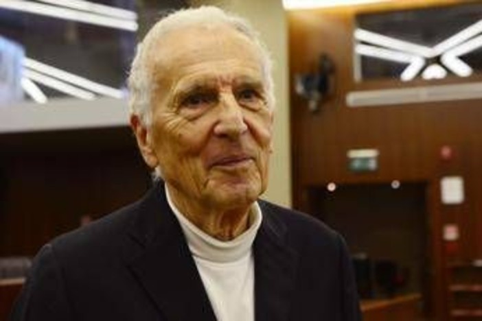 Garattini 'smonta' il digiuno: "Conta quanto si mangia, non quando". Il 'no' al vino Garattini 'smonta' il digiuno: "Conta quanto si mangia, non quando". Il 'no' al vino