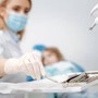 Parodontite, da staminali e gel bio ricrescita osso e gengive: così si tagliano i tempi per gli impianti dentali