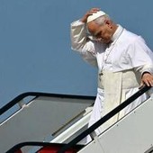 Papa Leone XIV, problema tecnico al decollo: il Pontefice scende dall'aereo
