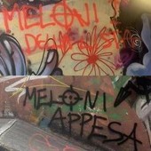 A Firenze scritte choc con minacce a Meloni: "Sei la prima della lista"