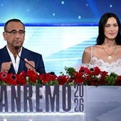 Sanremo 2026, ironia Conti su ascolti: "Sembra estate, capisco perché si abbassi platea tv..."