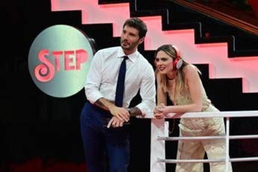 De Martino al concerto di Rosalía, al suo fianco Brenda Lodigiani: amore o amicizia? De Martino al concerto di Rosalía, al suo fianco Brenda Lodigiani: amore o amicizia?