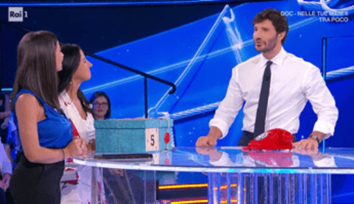 Affari tuoi, Marina da Sassari torna a casa a mani vuote. De Martino: "Potevamo salvare la partita al novantesimo"