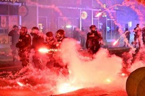 Da New York a Dallas, si allarga protesta per raid anti-migranti negli Usa