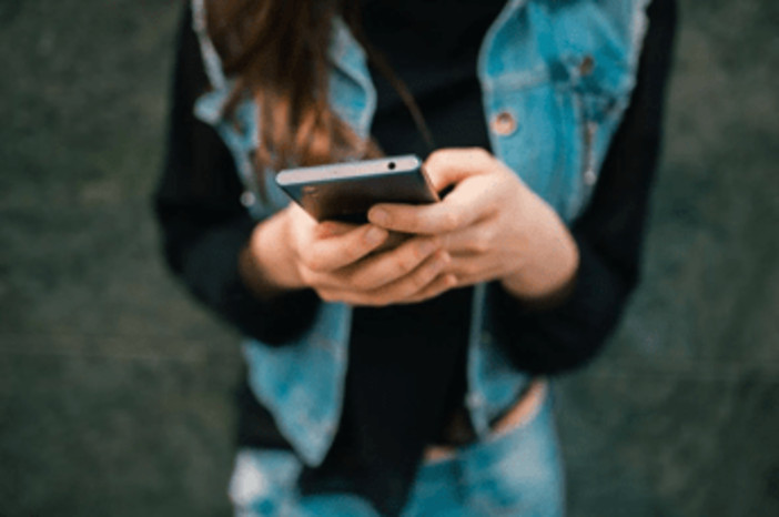 Social vietati agli under 15, la svolta della Grecia: "Serve una maggiore età digitale in Ue" Social vietati agli under 15, la svolta della Grecia: "Serve una maggiore età digitale in Ue"