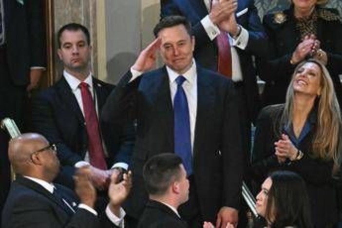 Trump, omaggio a Musk al Congresso e applausi - Video