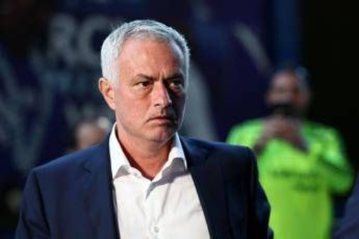 Mourinho, show contro i giornalisti: &quot;Tu quanto guadagni?&quot;