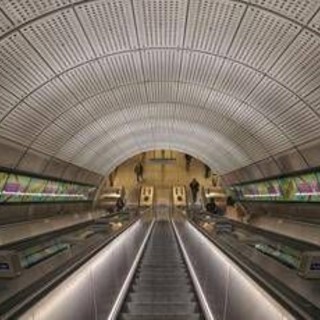 Blackout paralizza la metro Londra, tre linee sospese e ritardi su altre sei