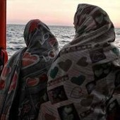 Migranti, Alarmphone: "Naufragio nel Mediterraneo, almeno 50 morti e un superstite" Migranti, Alarmphone: "Naufragio nel Mediterraneo, almeno 50 morti e un superstite"