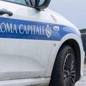 Follia nella notte in un campo rom di Roma, baracche a fuoco dopo una lite tra famiglie