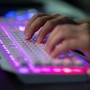 Copyright su immagine e voce per tutti, l'idea della Danimarca contro i deepfake IA