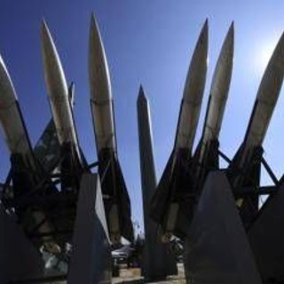 Corea del Nord, testati due nuovi missili di difesa aerea