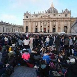 Funerali Papa Francesco, già migliaia a San Pietro per l'addio - Diretta