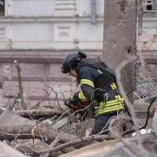 Ucraina, drone Russia su bus a Sumy: morti 9 civili. Zelensky: &quot;Omicidio mirato&quot;