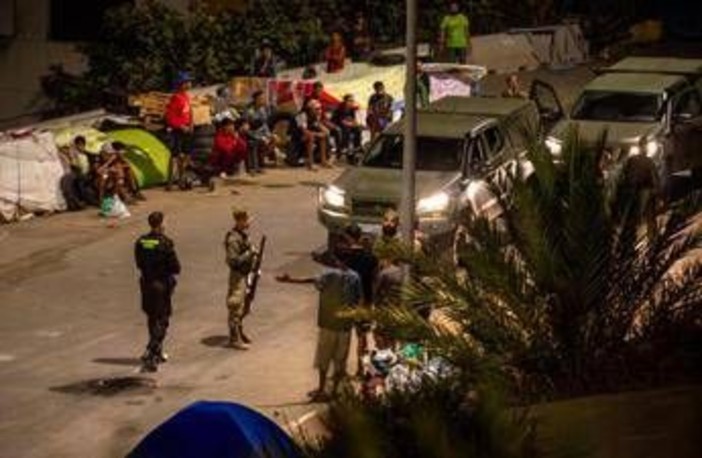 Ceuta, video mostrano militari picchiare migranti: il governo spagnolo apre un'inchiesta