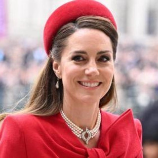 Kate Middleton, niente scatto con i figli dopo la foto ritoccata: la principessa sceglie un video e stavolta non è falso