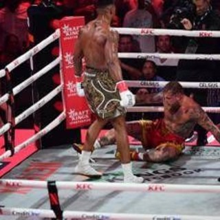 Jake Paul, stavolta lo show finisce male: Joshua domina e vince per k.o. Jake Paul, stavolta lo show finisce male: Joshua domina e vince per k.o.