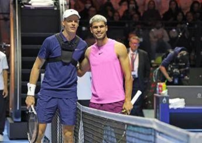 Alcaraz: &quot;Sinner oggi ha giocato a ping pong&quot;. Jannik sorride: &quot;Grazie, mi hai lasciato un torneo&quot;