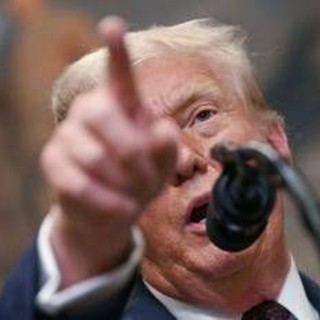 Trump firma ordine esecutivo: &quot;Antifa organizzazione terroristica interna&quot;