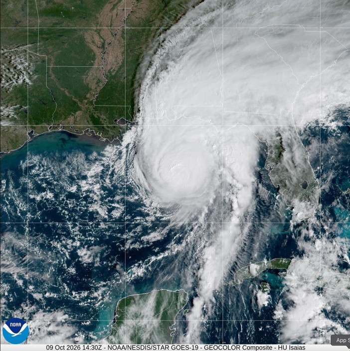 Usa, l’uragano Isaia raggiunge le coste della Florida. Venti a 165 km/h Usa, l’uragano Isaia raggiunge le coste della Florida. Venti a 165 km/h