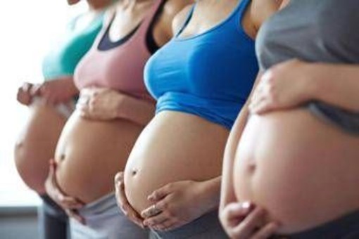 Età in gravidanza e numero di figli, così essere mamma può influire sull'invecchiamento Età in gravidanza e numero di figli, così essere mamma può influire sull'invecchiamento