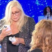 Domenica In, Mara Venier intervista Barbara d'Urso e... squilla il telefono: "Non hai ancora imparato?" Domenica In, Mara Venier intervista Barbara d'Urso e... squilla il telefono: "Non hai ancora imparato?"