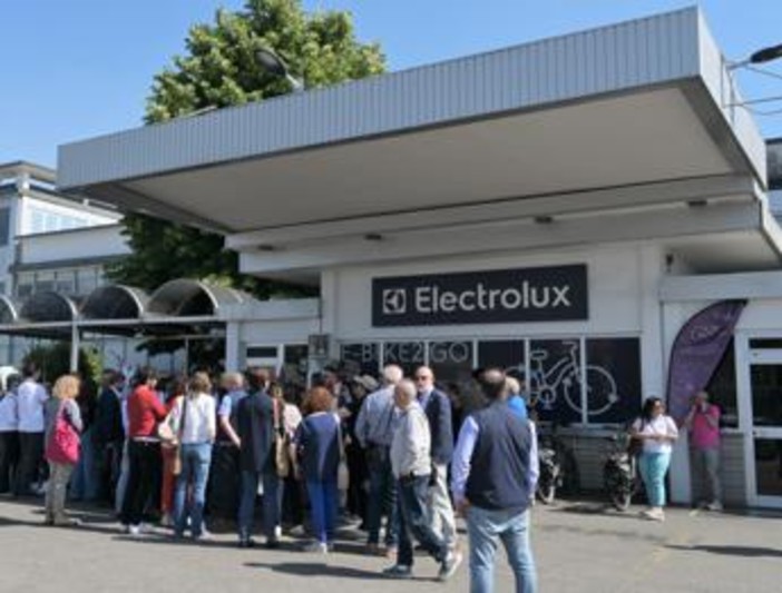 Electrolux sospende piano licenziamenti e chiusure per 50 giorni Electrolux sospende piano licenziamenti e chiusure per 50 giorni