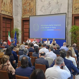 Moda, Urso “Priorità di governo, simbolo del Made in Italy”