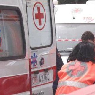 Messina, ventenne accoltellata e uccisa in strada. Caccia all'aggressore