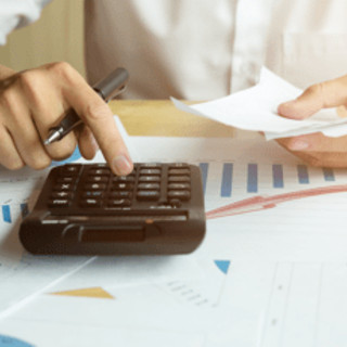 "Bollette più leggere in 2026, fino a 200 euro risparmio per famiglie"