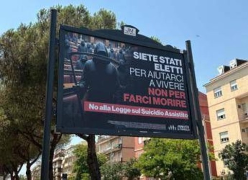 Fine vita, affissioni choc 'Pro Vita &amp; Famiglia': &quot;Parlamentari non siano boia&quot;