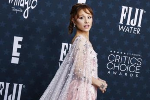 Ariana Grande si prende una pausa, la decisione dopo le critiche sul fisico Ariana Grande si prende una pausa, la decisione dopo le critiche sul fisico