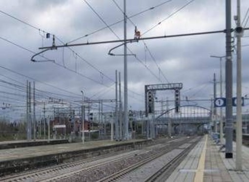 Caos a Ventimiglia, fulmine manda in tilt la sala comando della stazione: stop ai treni Caos a Ventimiglia, fulmine manda in tilt la sala comando della stazione: stop ai treni