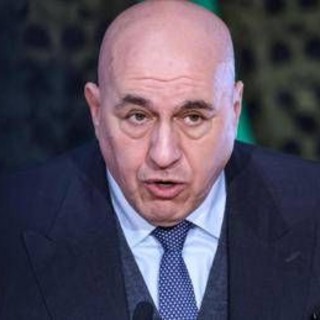 Crosetto su cori fascisti a Parma: "Persone da prendere a calci" Crosetto su cori fascisti a Parma: "Persone da prendere a calci"