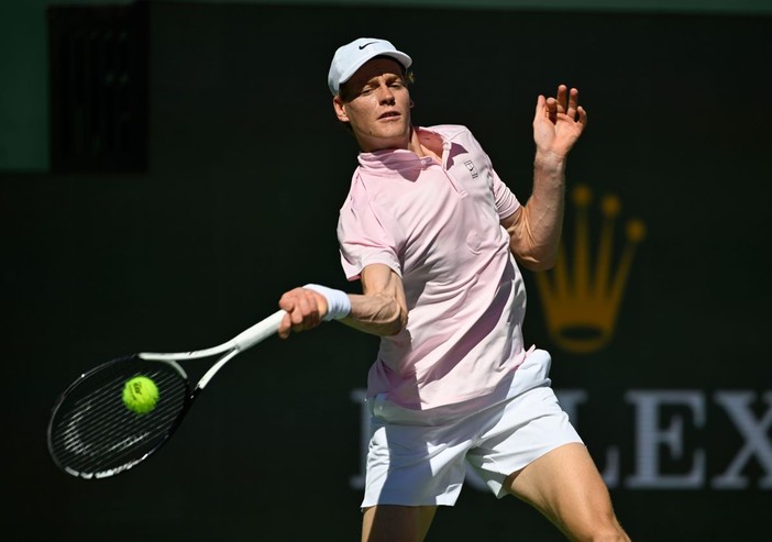 Sinner batte Medvedev e vince per la prima volta a Indian Wells Sinner batte Medvedev e vince per la prima volta a Indian Wells
