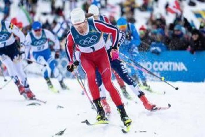 Milano Cortina, Klaebo sembra Bolt: sprint da sogno nello sci di fondo