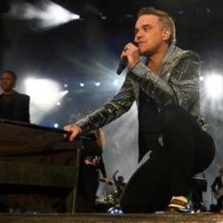 Robbie Williams e lo sfogo sulla malattia dei genitori: &quot;Non sono pronto per questo&quot;