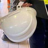 Pistoia, cade dal tetto di un capannone: operaio muore a 43 anni