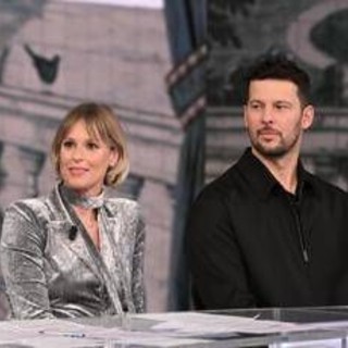 Pellegrini e Giunta, la cena romantica e il pancione: "Baricentro spostato in avanti" Pellegrini e Giunta, la cena romantica e il pancione: "Baricentro spostato in avanti"