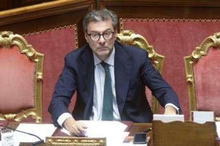 Giorgetti: "In 20 anni over 50 raddoppiati, maggior anzianità non è gap in termini produttività" Giorgetti: "In 20 anni over 50 raddoppiati, maggior anzianità non è gap in termini produttività"