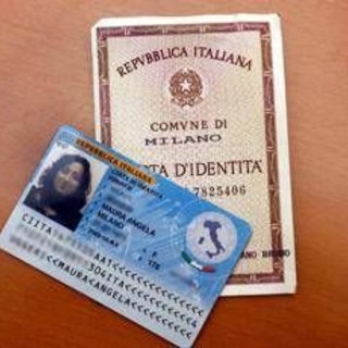 Addio alla carta d'identità cartacea, da agosto 2026 non sarà più valida per l'espatrio