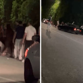 Taormina, auto a tutta velocità su giovani fuori da una discoteca - Il video Taormina, auto a tutta velocità su giovani fuori da una discoteca - Il video