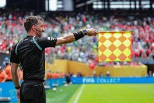 Mondiali, la Fifa rivoluziona il fuorigioco: niente più bandierine 'in ritardo' Mondiali, la Fifa rivoluziona il fuorigioco: niente più bandierine 'in ritardo'
