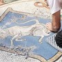 "Ma i testicoli dove sono?", sui social è polemica per il restauro del toro in Galleria a Milano