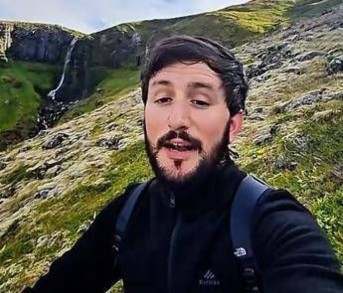 Ragazzo spagnolo si trasferisce in Islanda: "Qui lavoro due giorni a settimana con turni da 12 ore" Ragazzo spagnolo si trasferisce in Islanda: "Qui lavoro due giorni a settimana con turni da 12 ore"