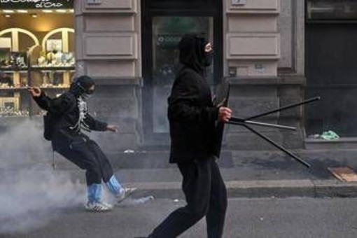 Corteo a Milano, il 'kit del manifestante' sui social: chat criptate e consigli anti-lacrimogeni