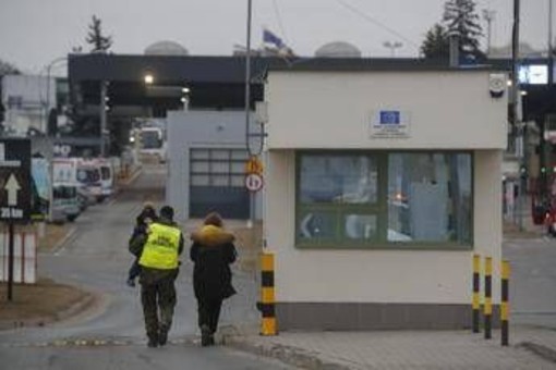 Drone russo danneggia strutture confine Ucraina-Polonia, Varsavia: "No violazione nostro spazio aereo" Drone russo danneggia strutture confine Ucraina-Polonia, Varsavia: "No violazione nostro spazio aereo"