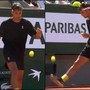 Cobolli show al Roland Garros: la serie infinita di palleggi 'incanta' Parigi Cobolli show al Roland Garros: la serie infinita di palleggi 'incanta' Parigi