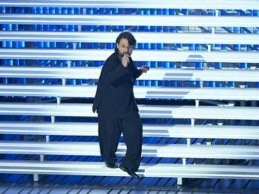 Sanremo, Lillo show all'Ariston: "un vero performer" tra i cliché tv Sanremo, Lillo show all'Ariston: "un vero performer" tra i cliché tv