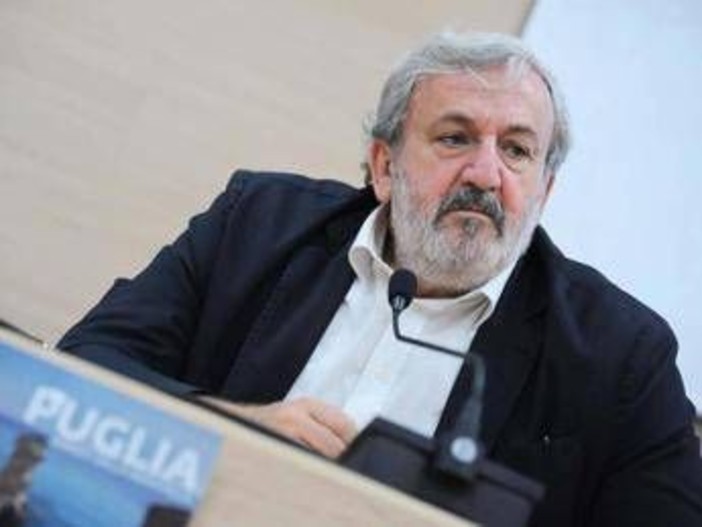 Emiliano: &quot;Regioni non entità isolate, ma parte viva di un organismo&quot;